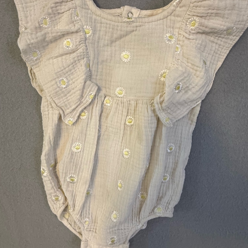 6-12 lot Cat & Jack White Baby Outfit - Picture 3 of 16